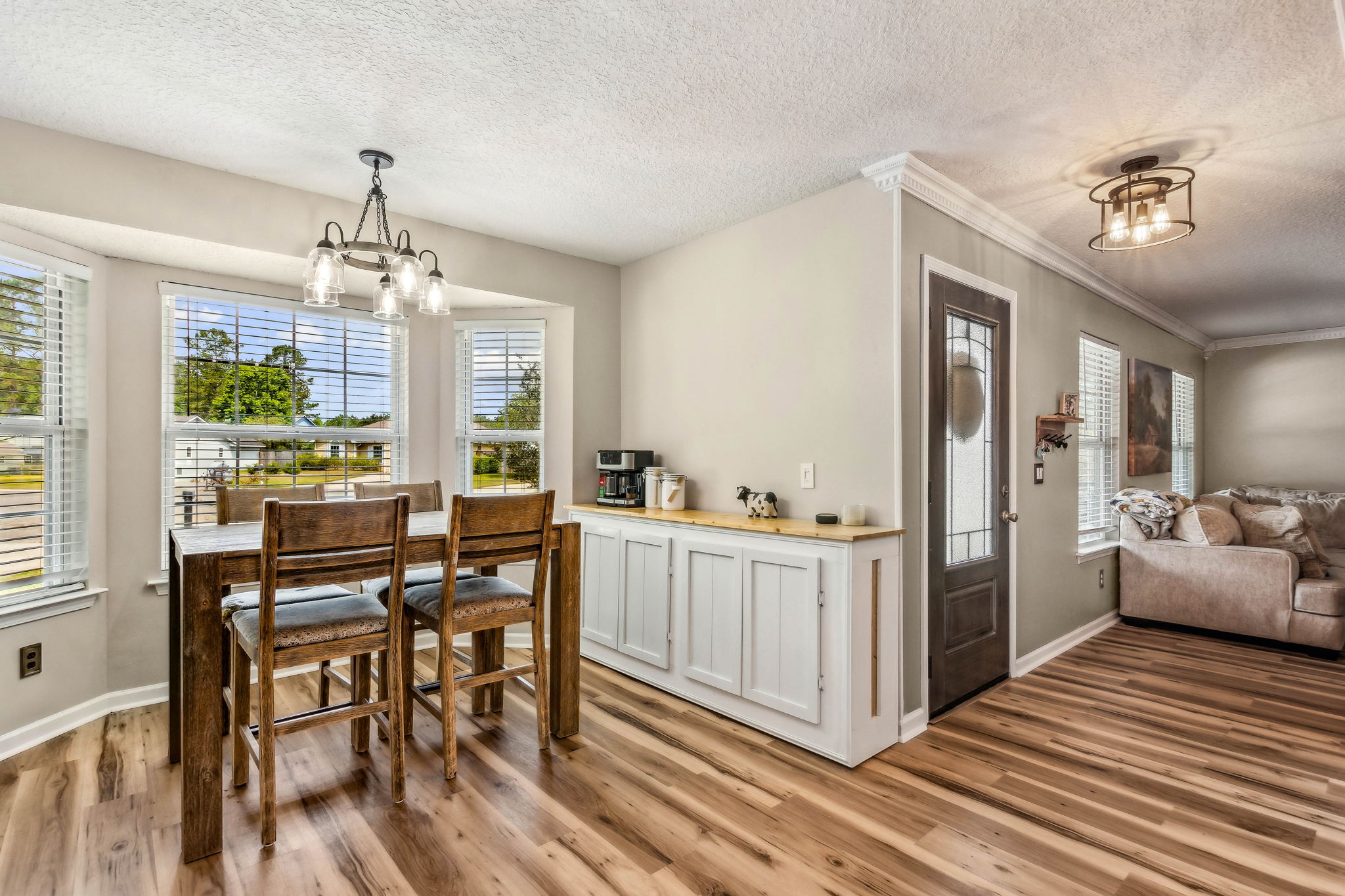 Kitchen/Eating Area