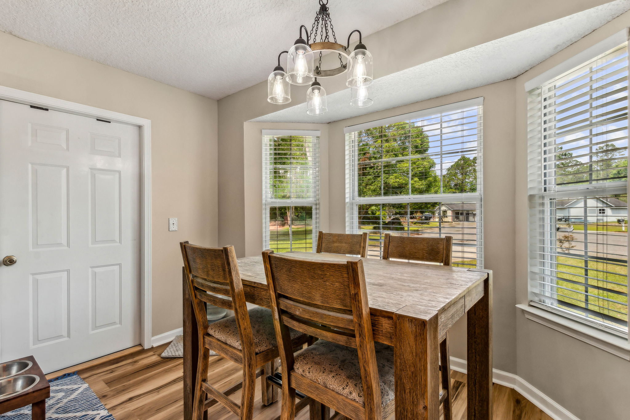 Kitchen/Eating Area