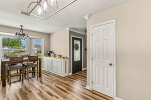 Kitchen/Eating Area