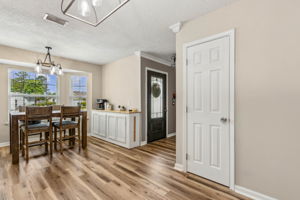 Kitchen/Eating Area