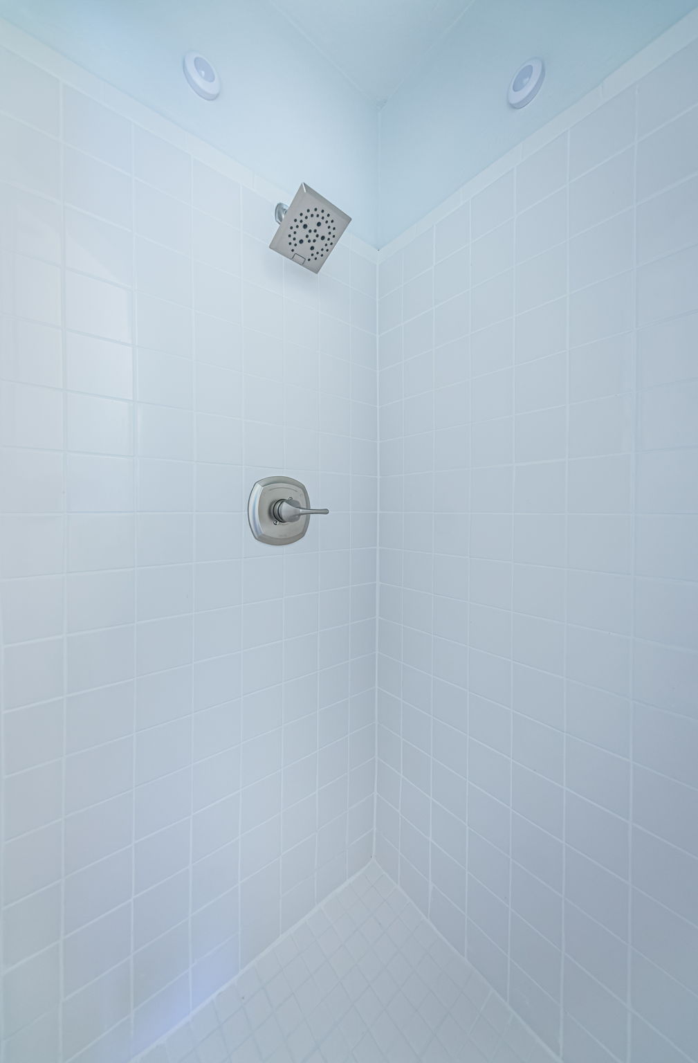 Bathroom 1b