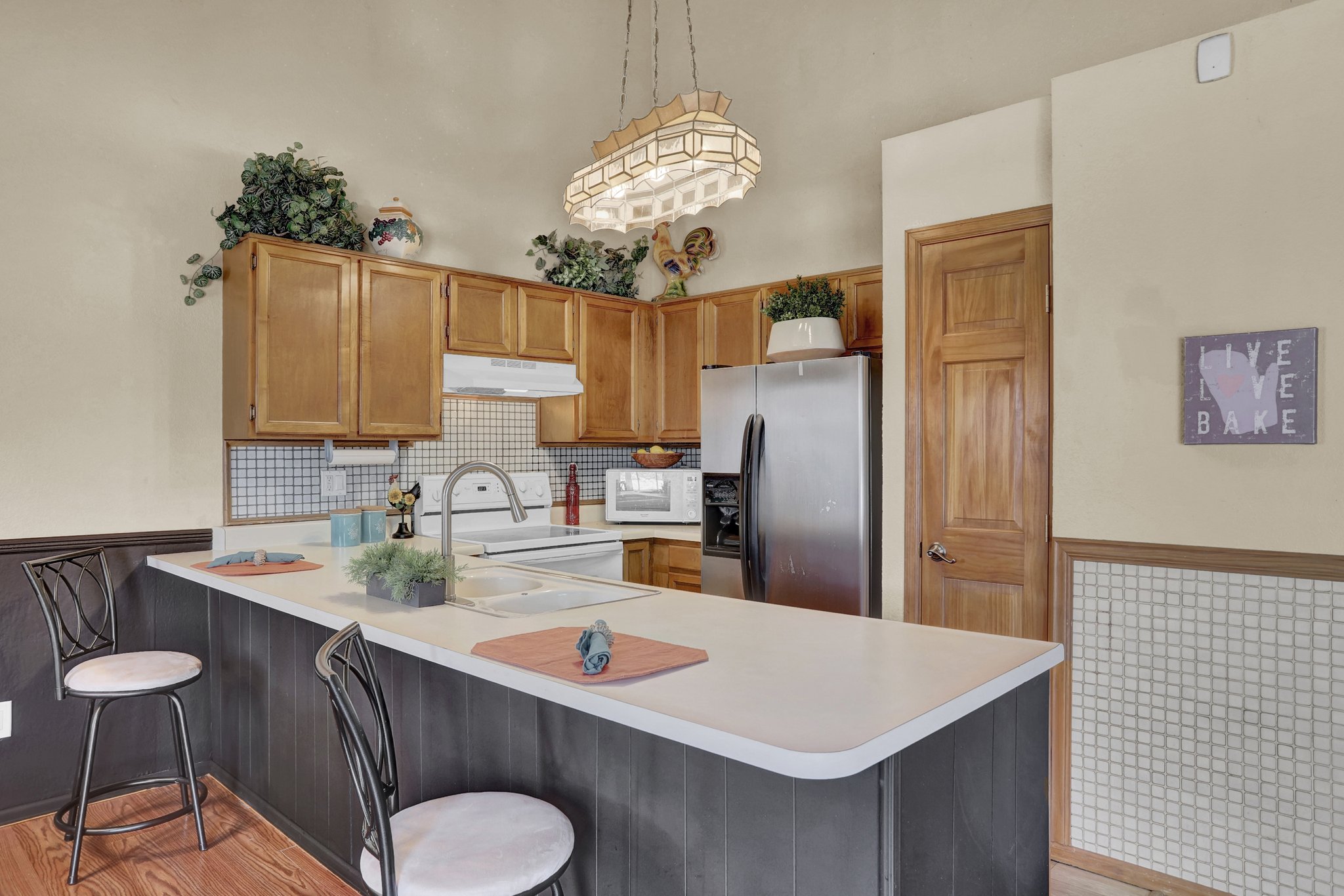 A breakfast bar for casual meals.