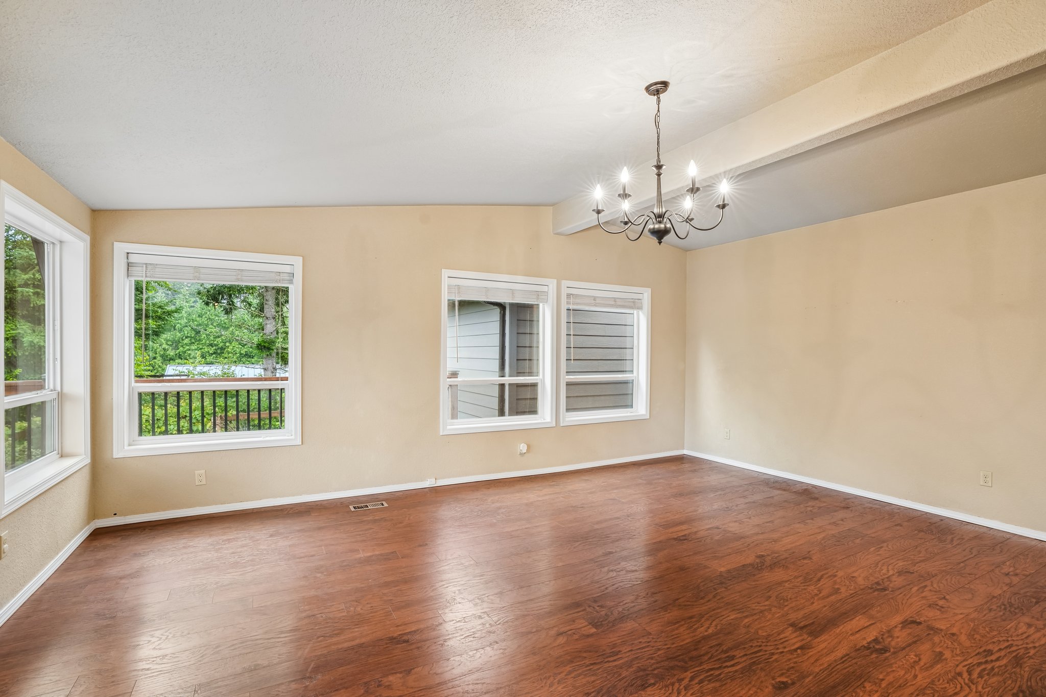 NE 239th Cir-S3006-024.jpg