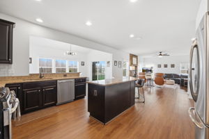 Expansive kitchen