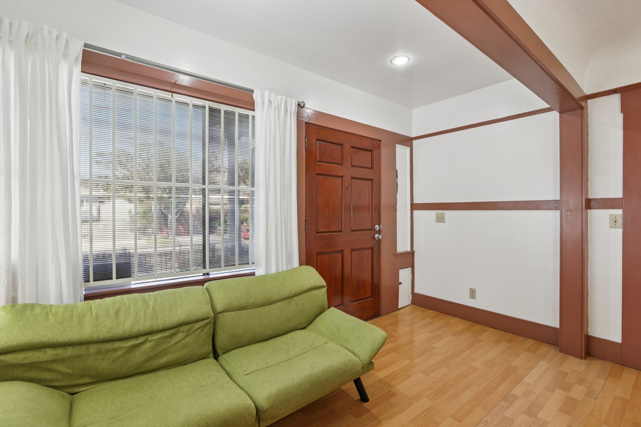 21 AVE-S2802-004.jpg