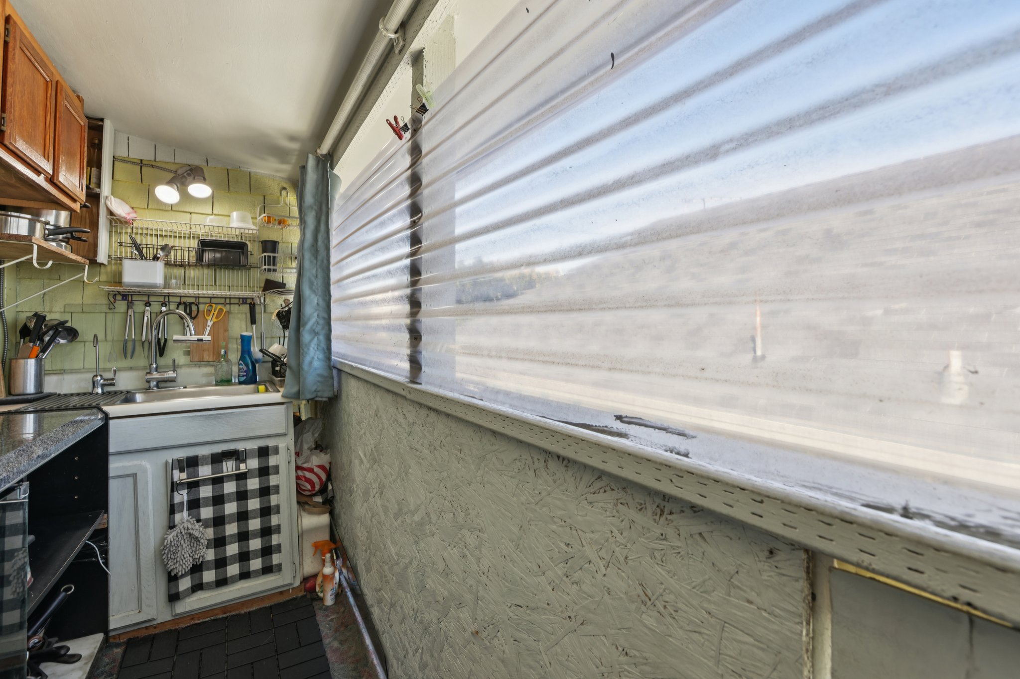 21 AVE-S2802-035.jpg