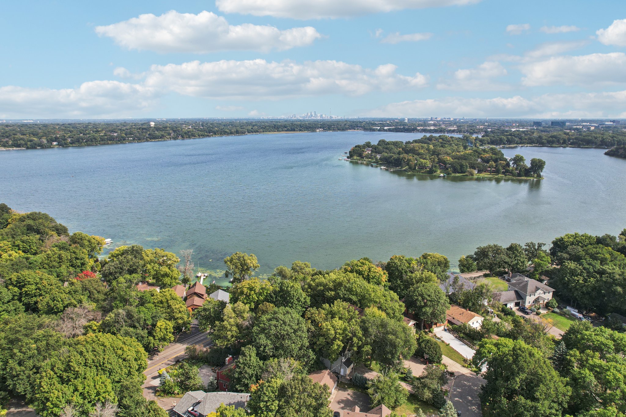 W Medicine Lake Dr-S1209-057.jpg