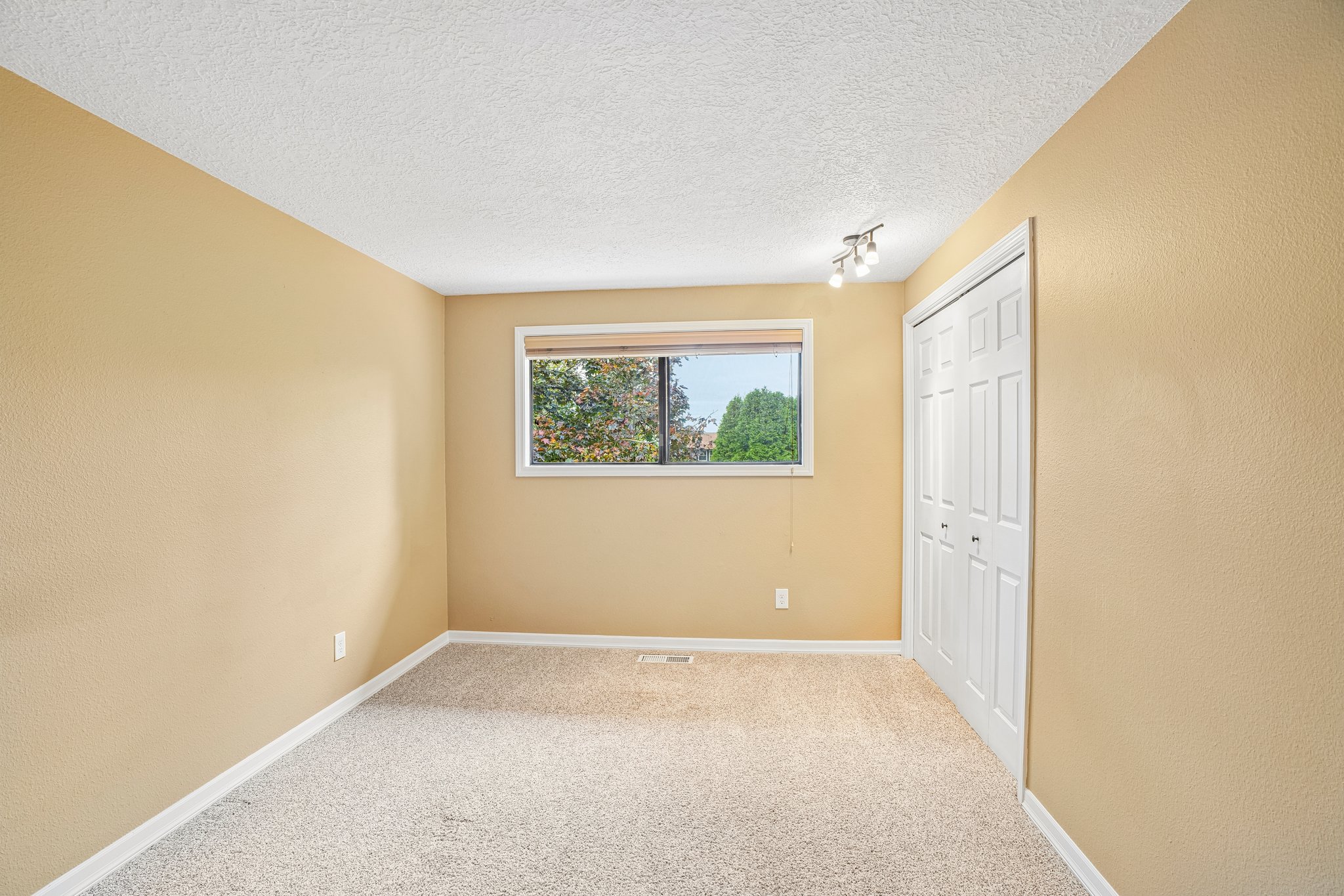NE 157th St-S1510-023.jpg