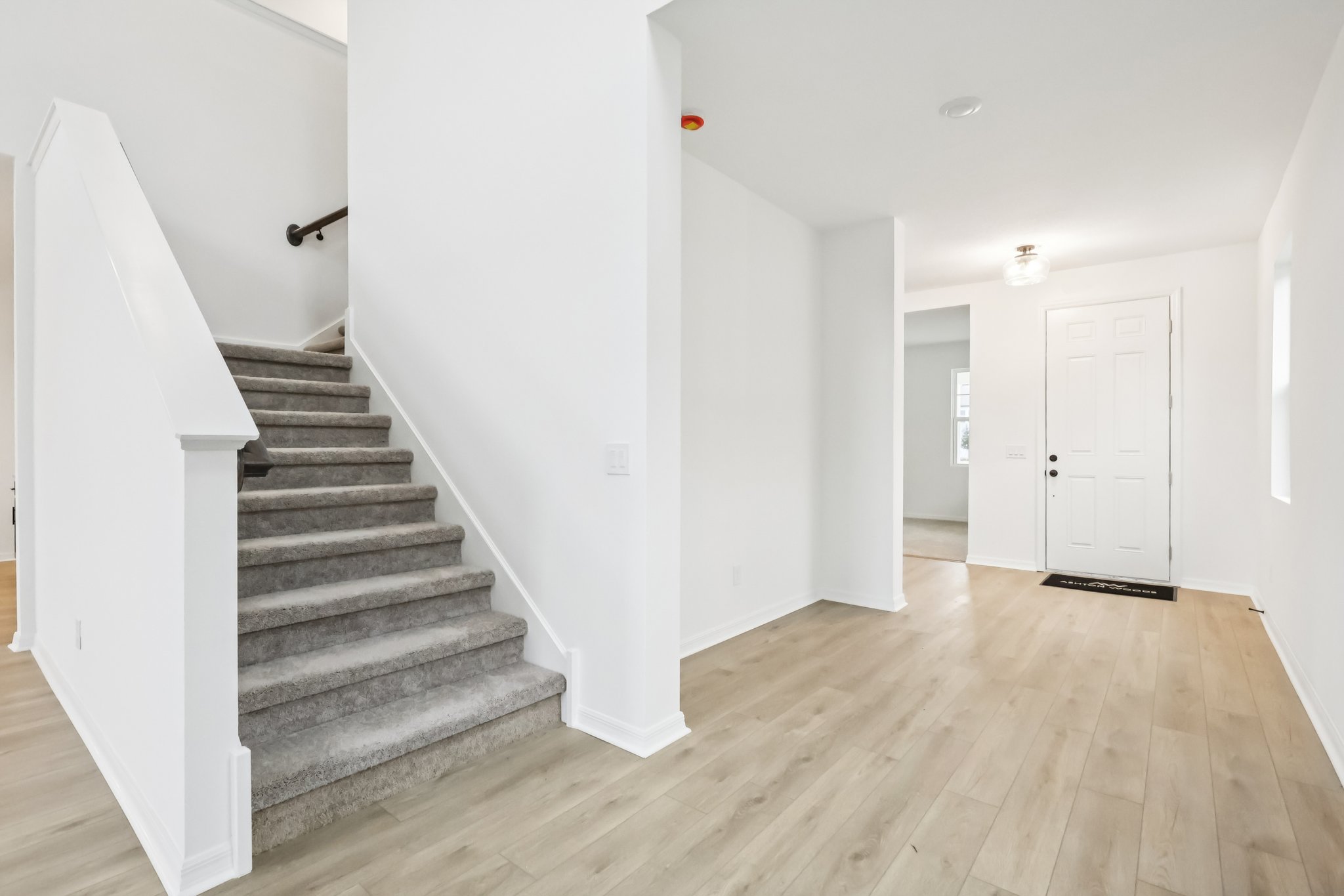 Broadwing St-S1401-006.jpg