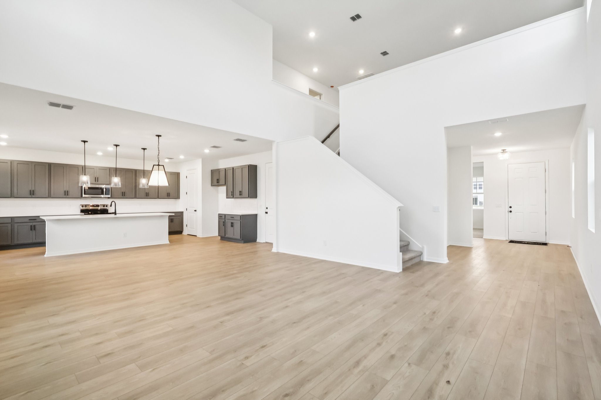 Broadwing St-S1401-007.jpg