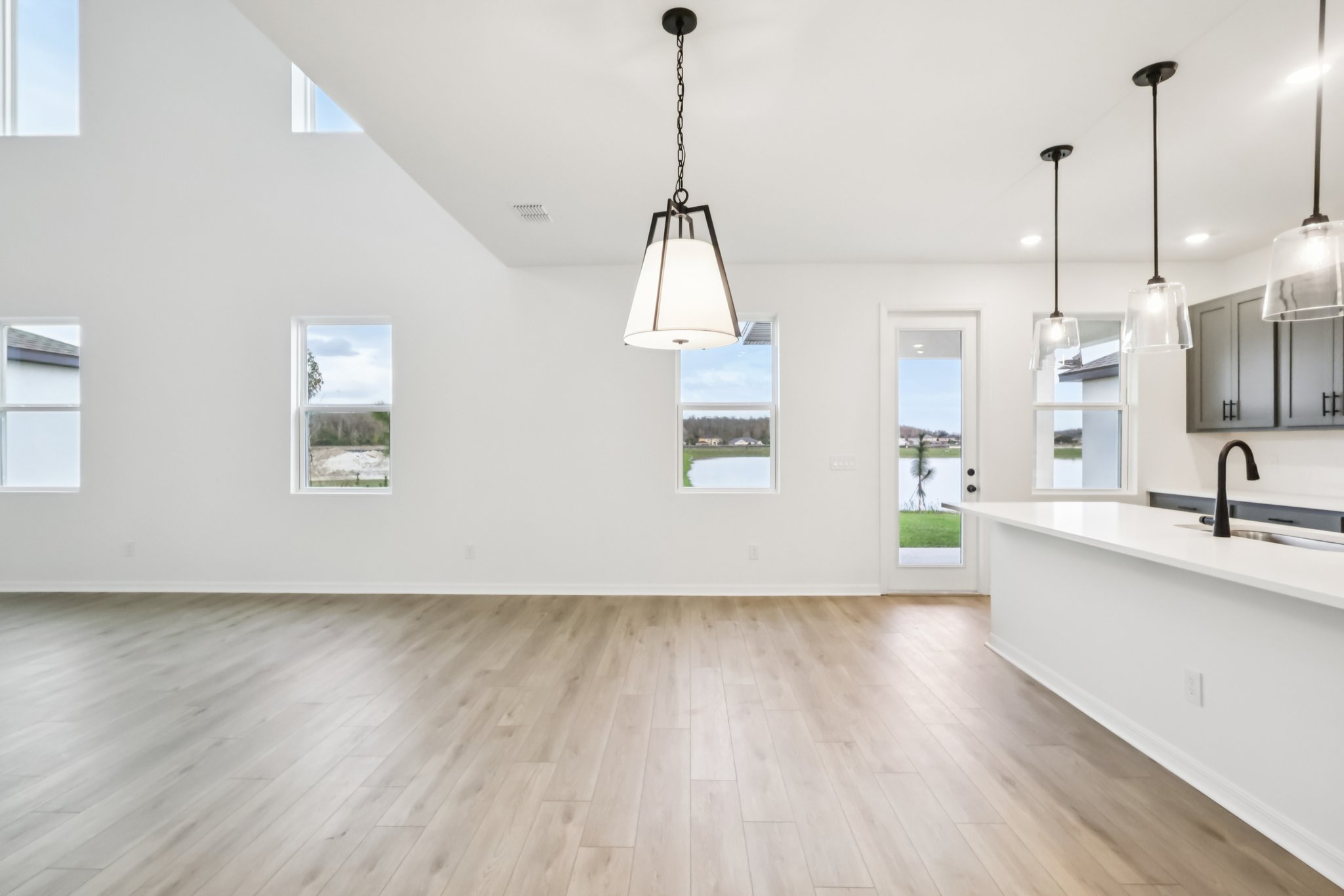 Broadwing St-S1401-011.jpg