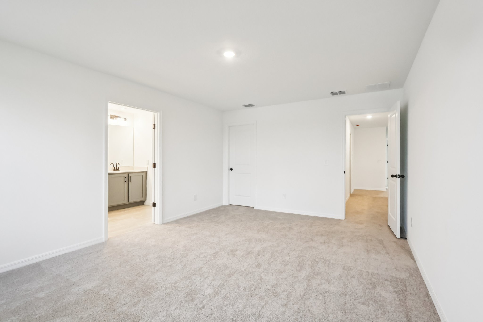 Broadwing St-S1401-030.jpg