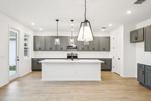 Broadwing St-S1401-012.jpg