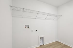 Broadwing St-S1401-027.jpg