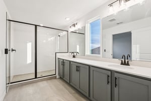 Broadwing St-S1401-033.jpg