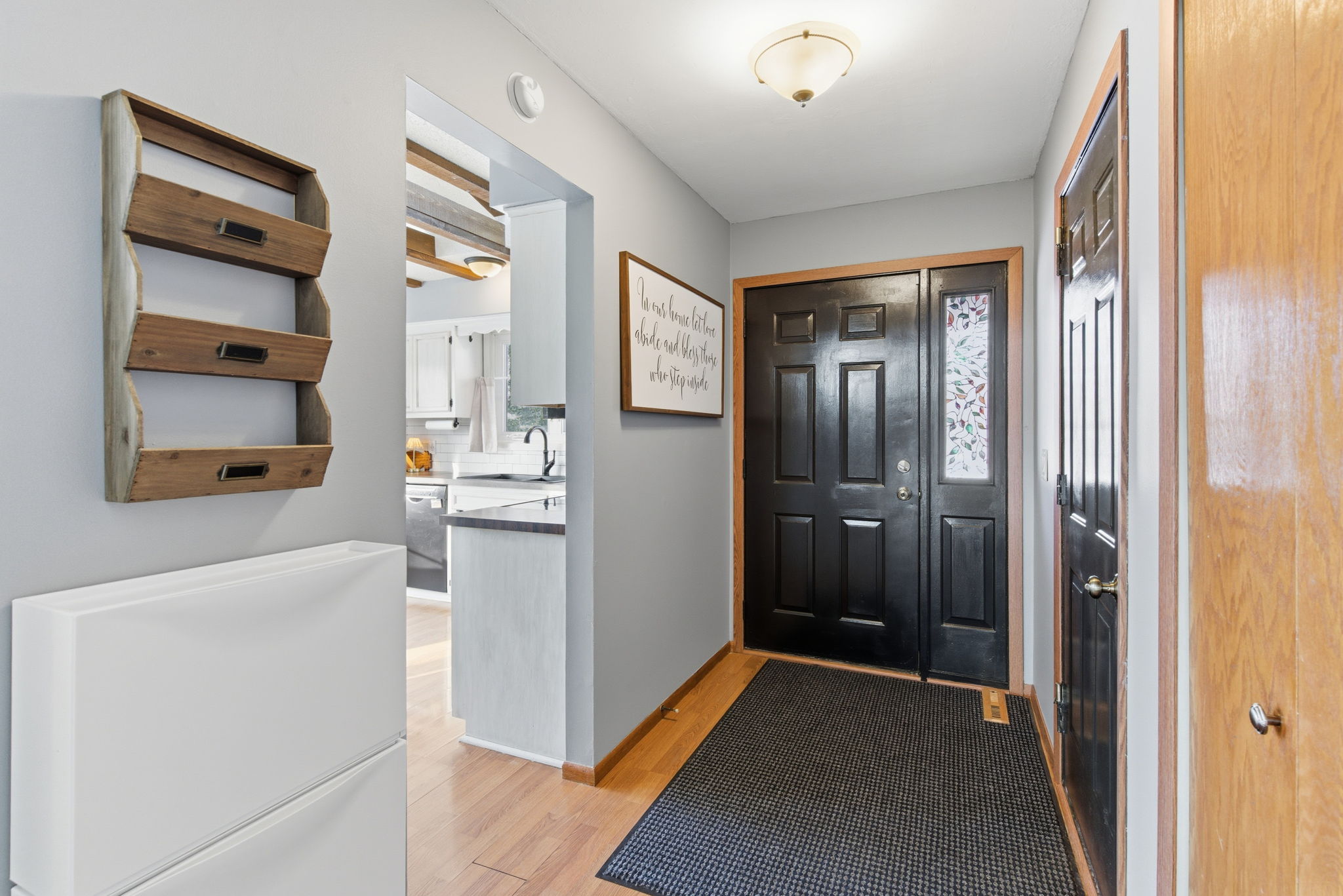 Welcoming front entryway.