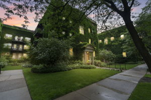 U-shaped courtyards
