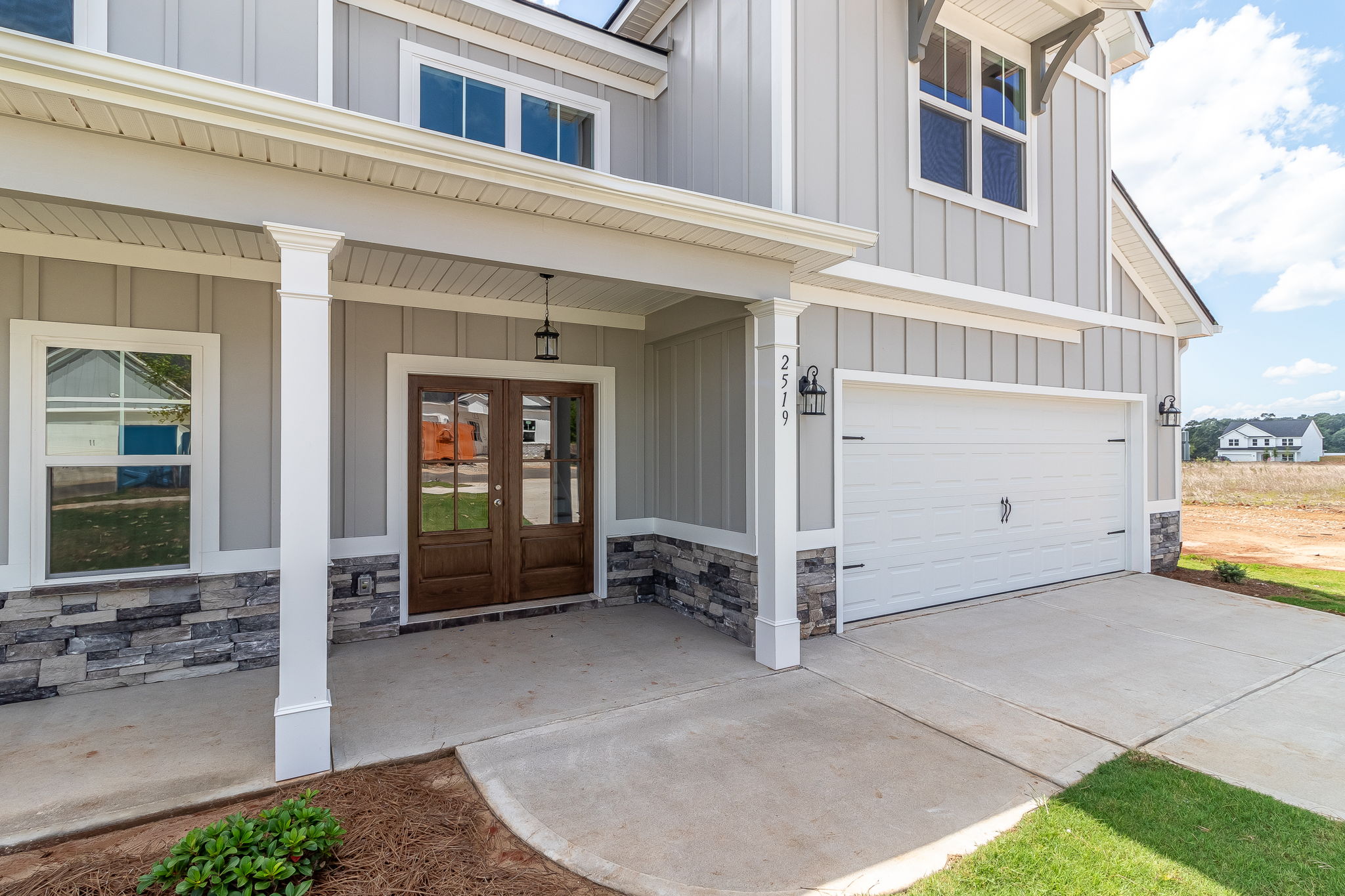 Front Porch/Entrance