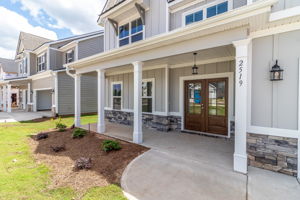 Front Porch/Entrance