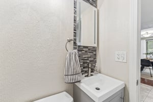 17th St NW-S0210-027.jpg