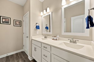  Photo 48