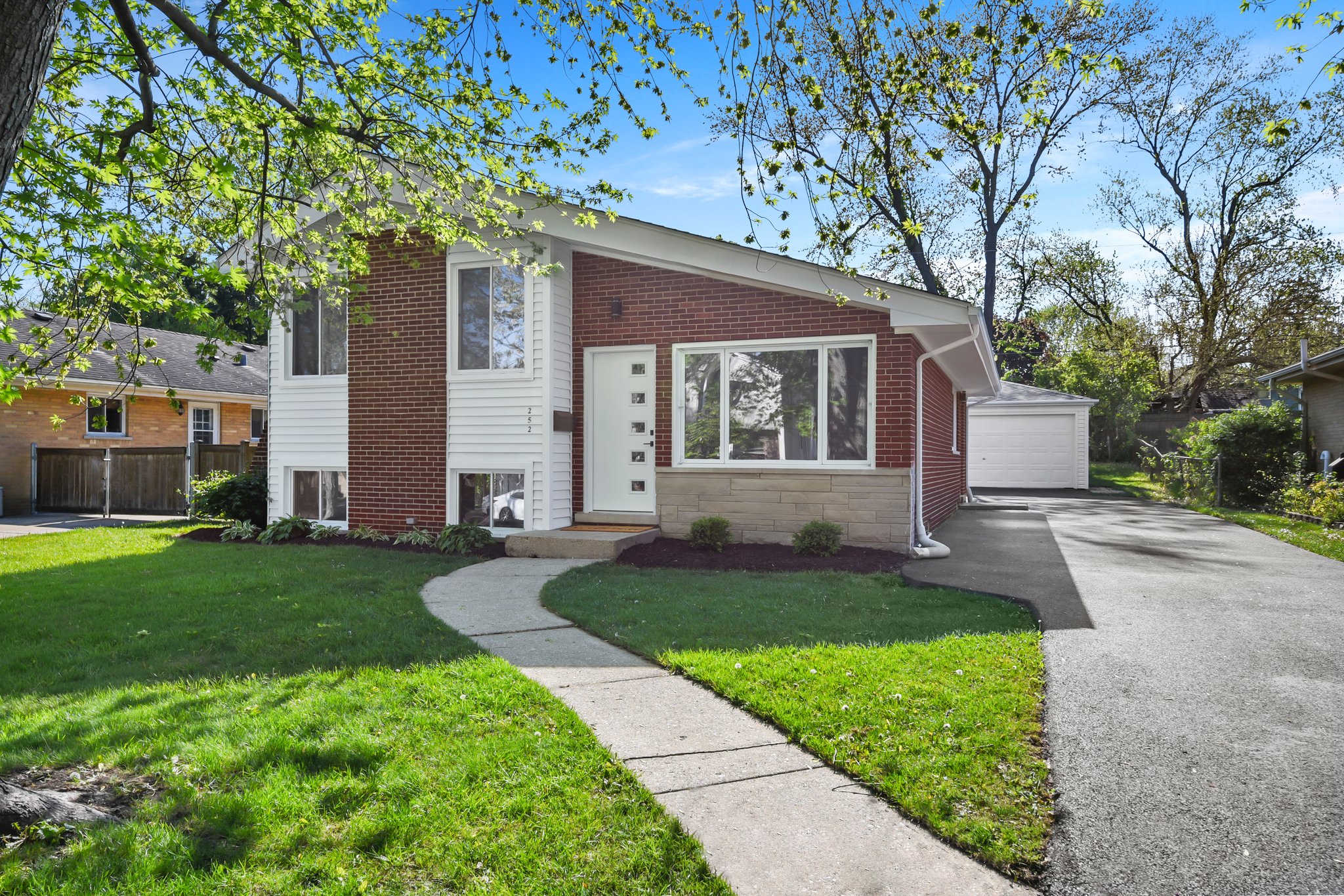 252 N Lombard Ave, Lombard, IL 60148, US