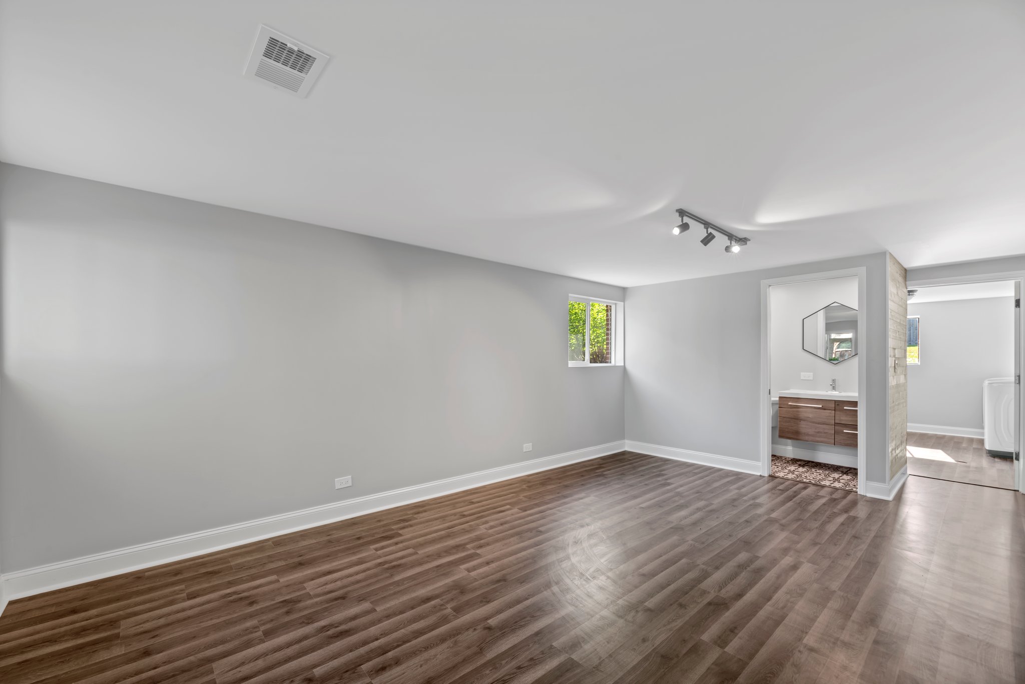 252 N Lombard Ave, Lombard, IL 60148, US Photo 18