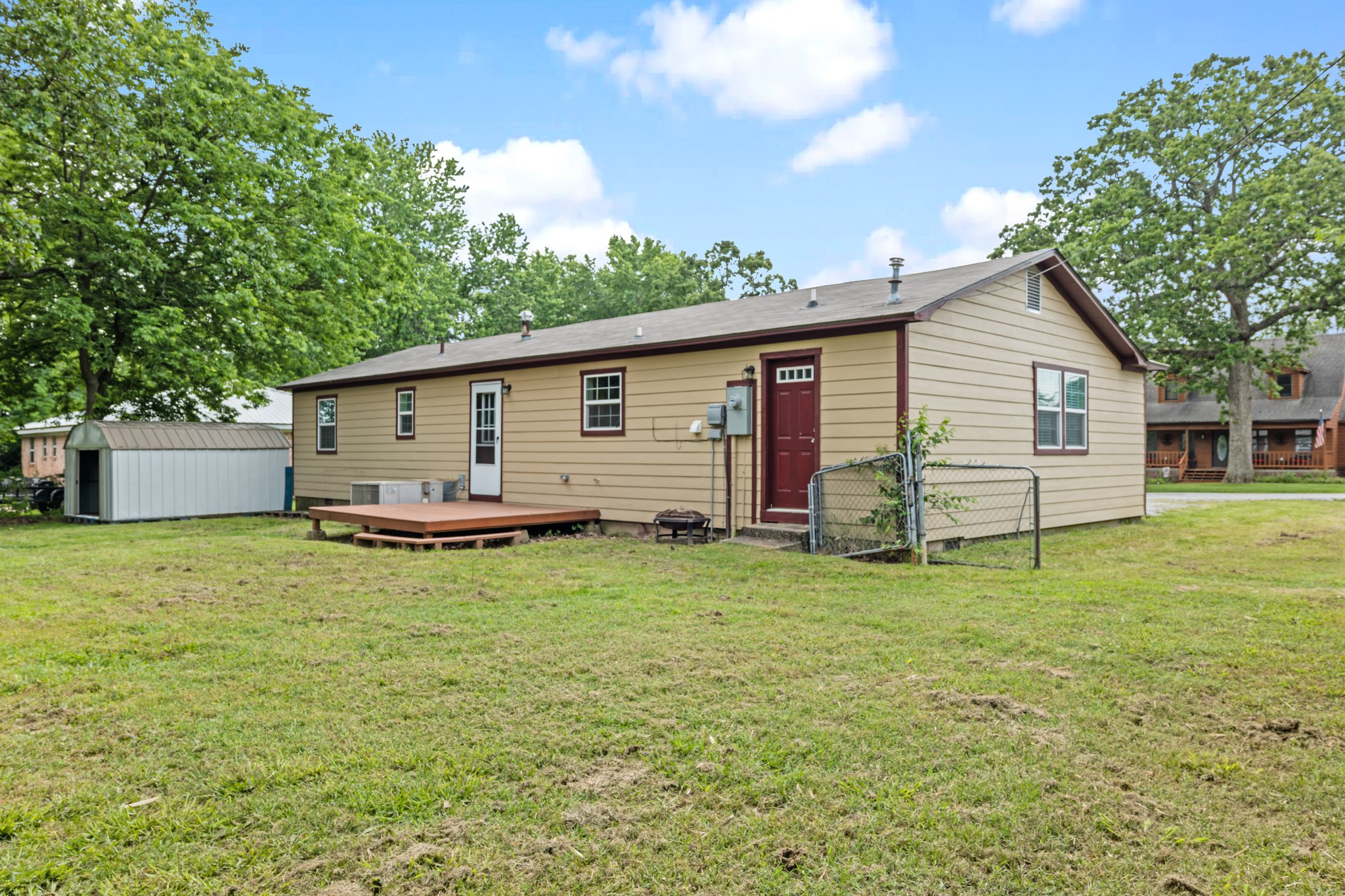 252 S Eastern Ave, Gentry, AR 72734 Avery and Bryant NWA