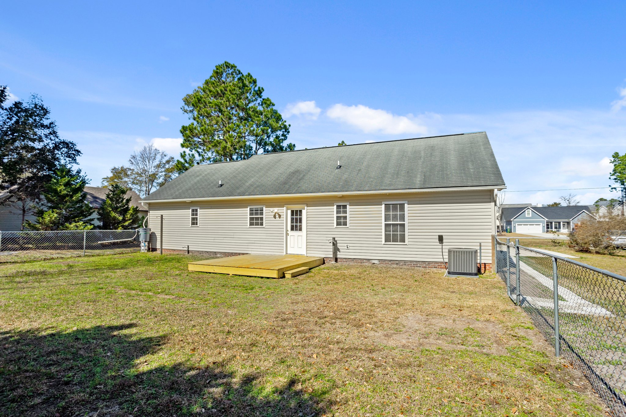 252 Shellbank Dr, Sneads Ferry, NC 28460, USA Photo 4