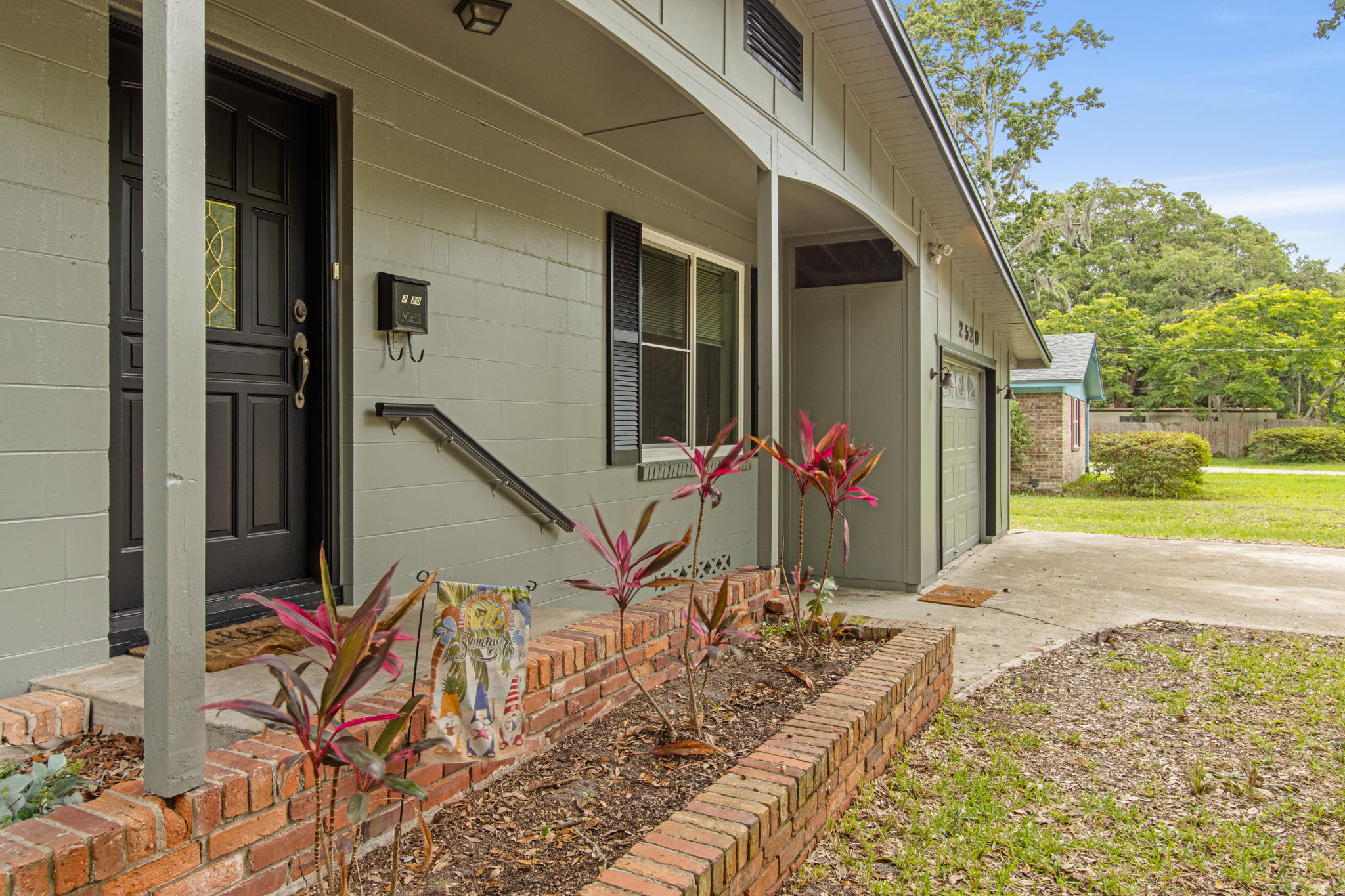 Front Entry Detail
