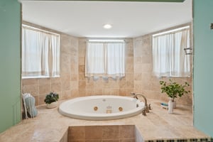 SE 20th Pl-S2103-037.jpg