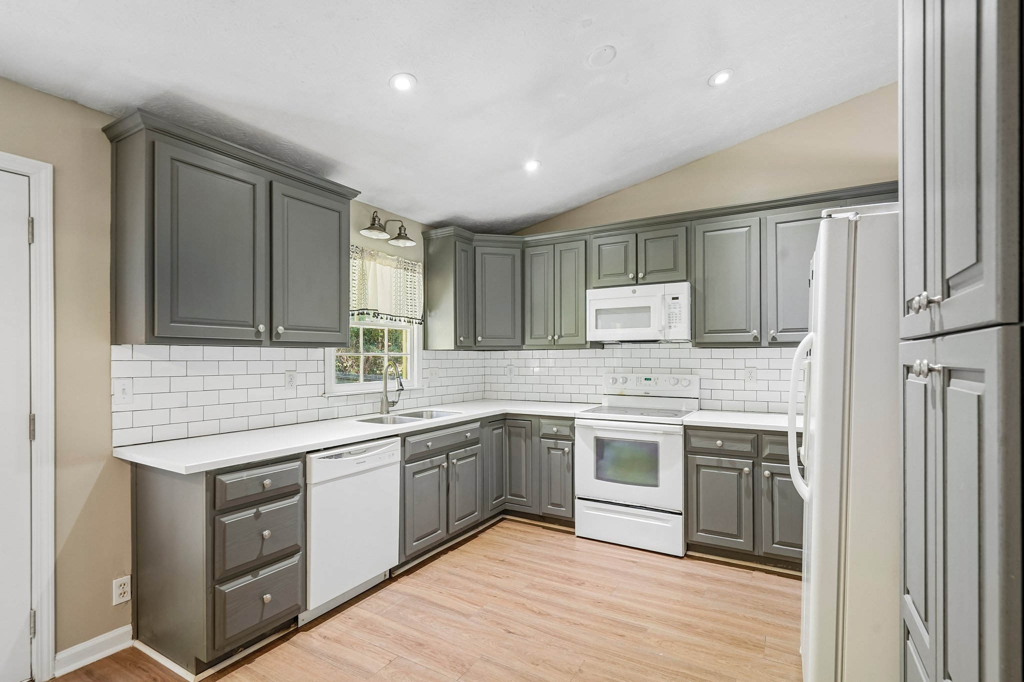 Suncrest Ct-S2410-013.jpg