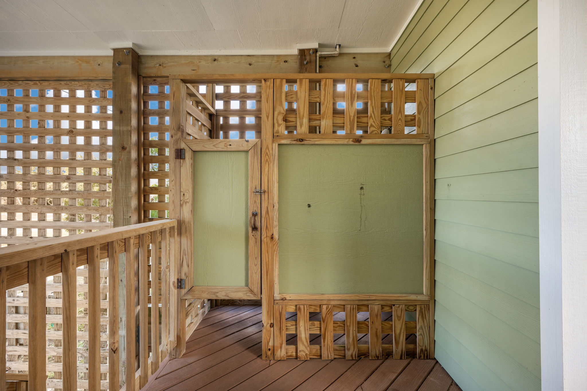 25203-Bold-Dune-Outside-Shower