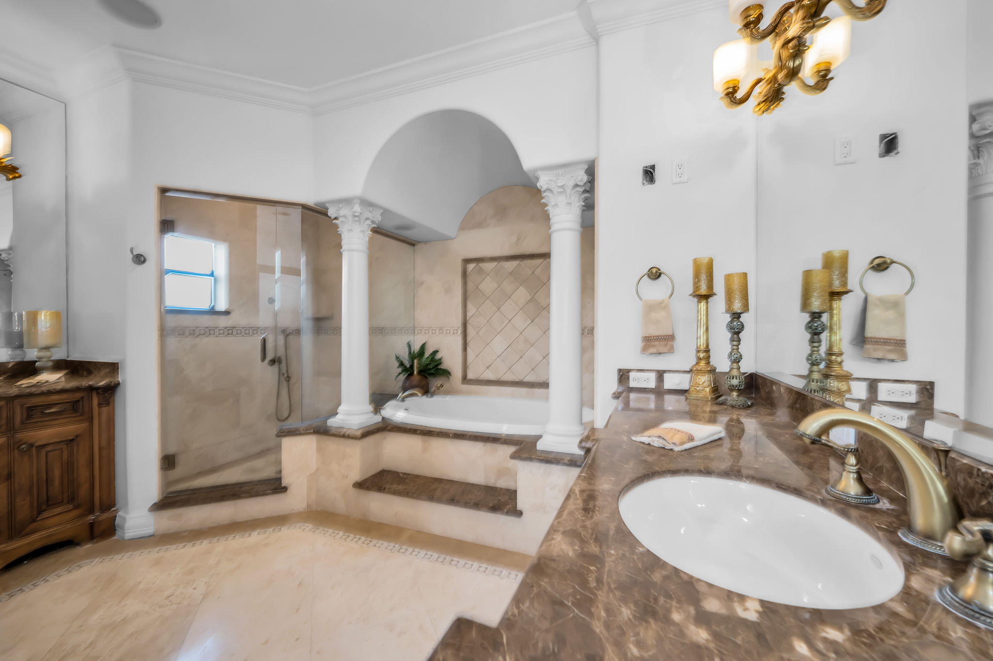 Upper Level Primary Bathroom1a