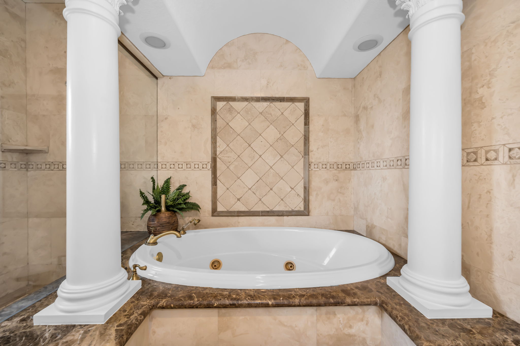 Upper Level Primary Bathroom1d