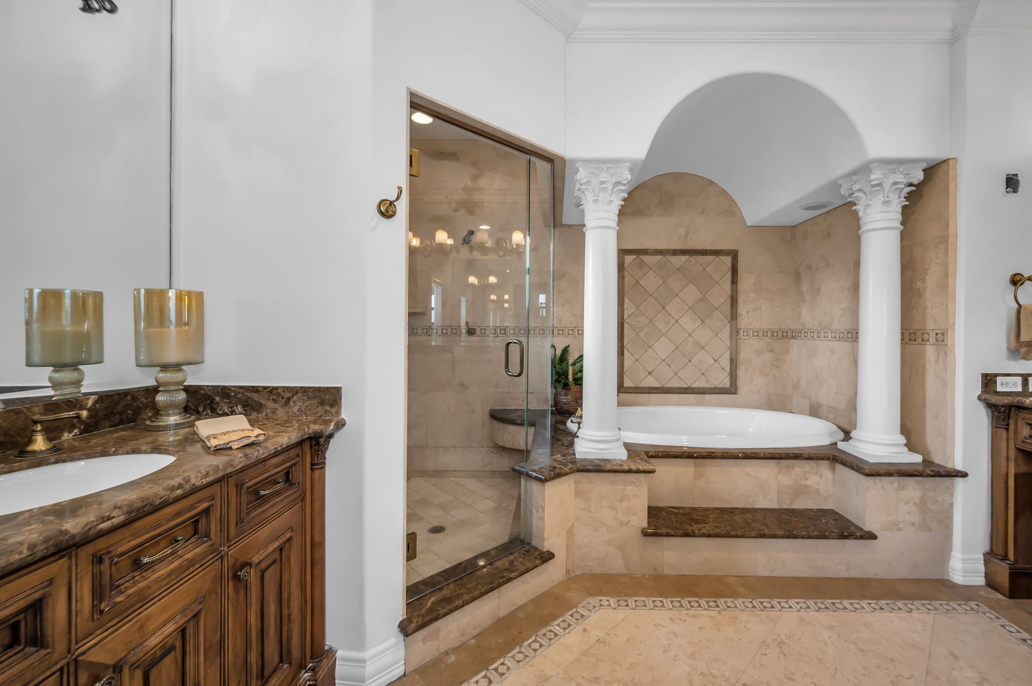 Upper Level Primary Bathroom1f