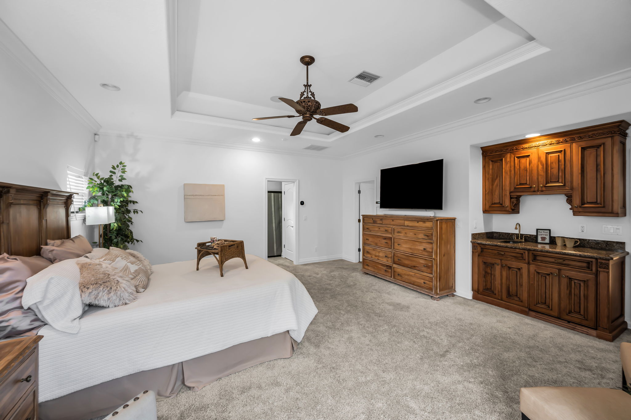 Upper Level Primary Bedroom1b