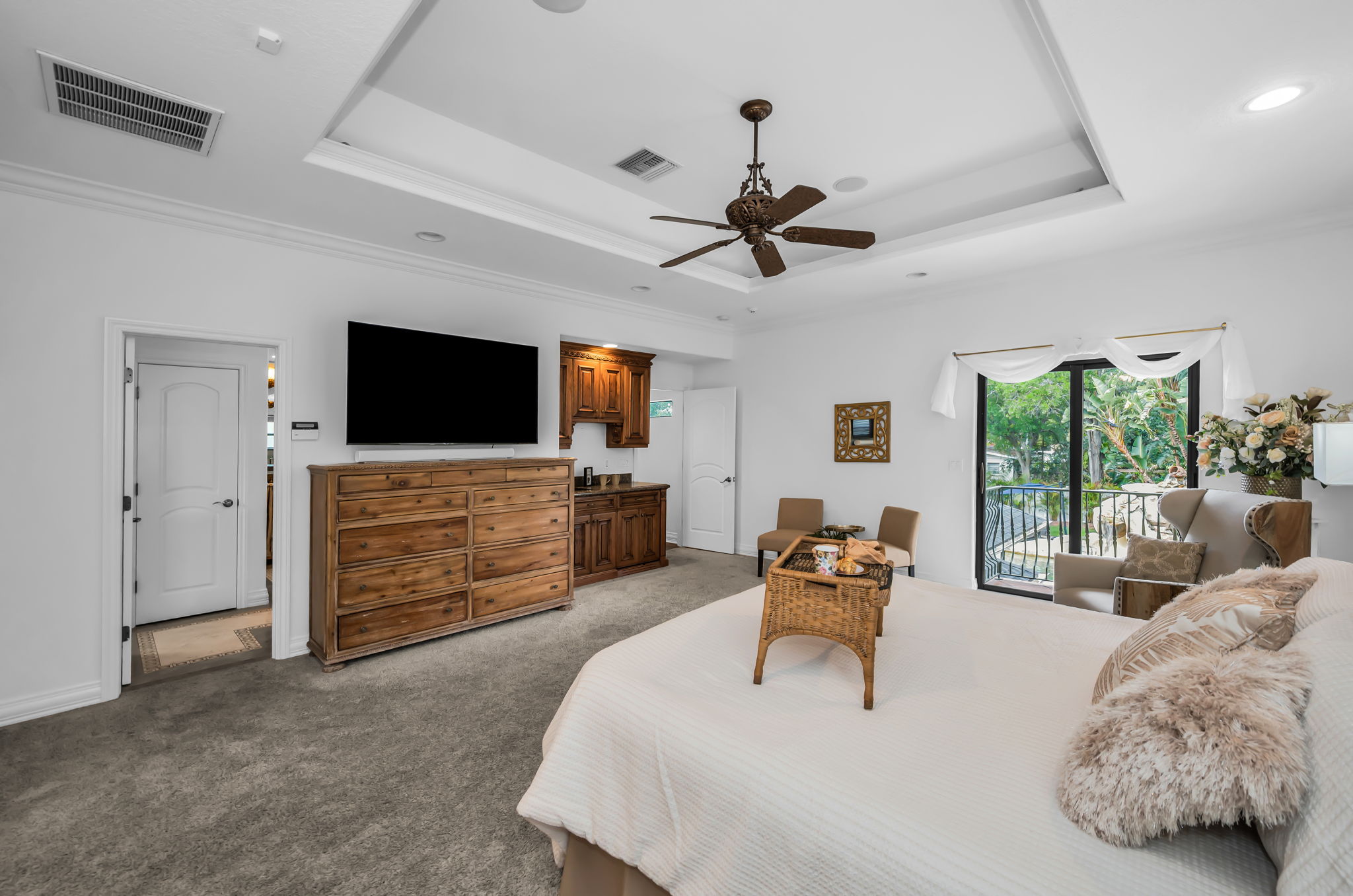 Upper Level Primary Bedroom1e