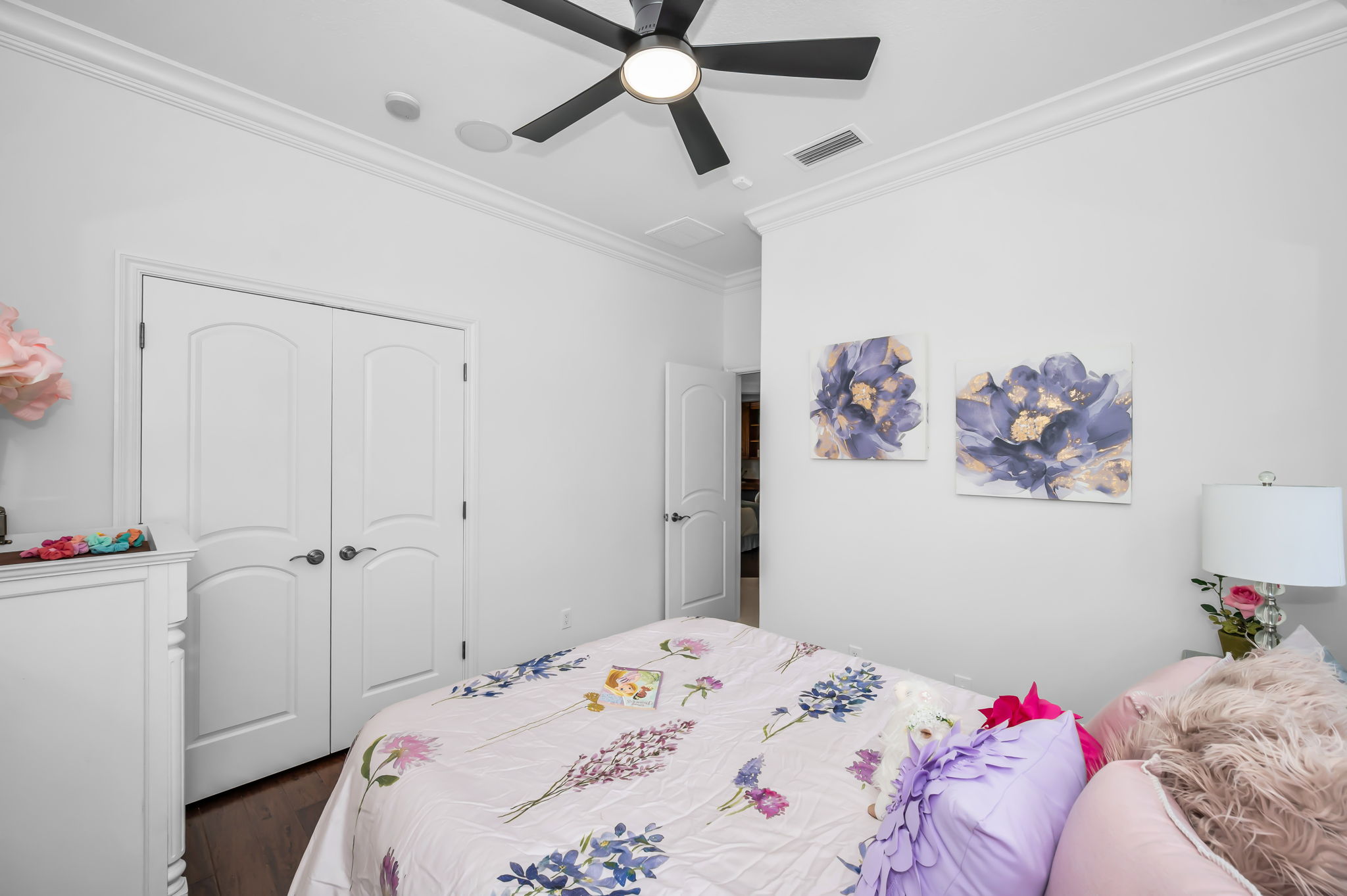 First Floor Bedroom4b