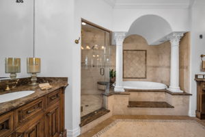 Upper Level Primary Bathroom1f