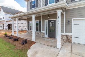 Front Porch/Entrance