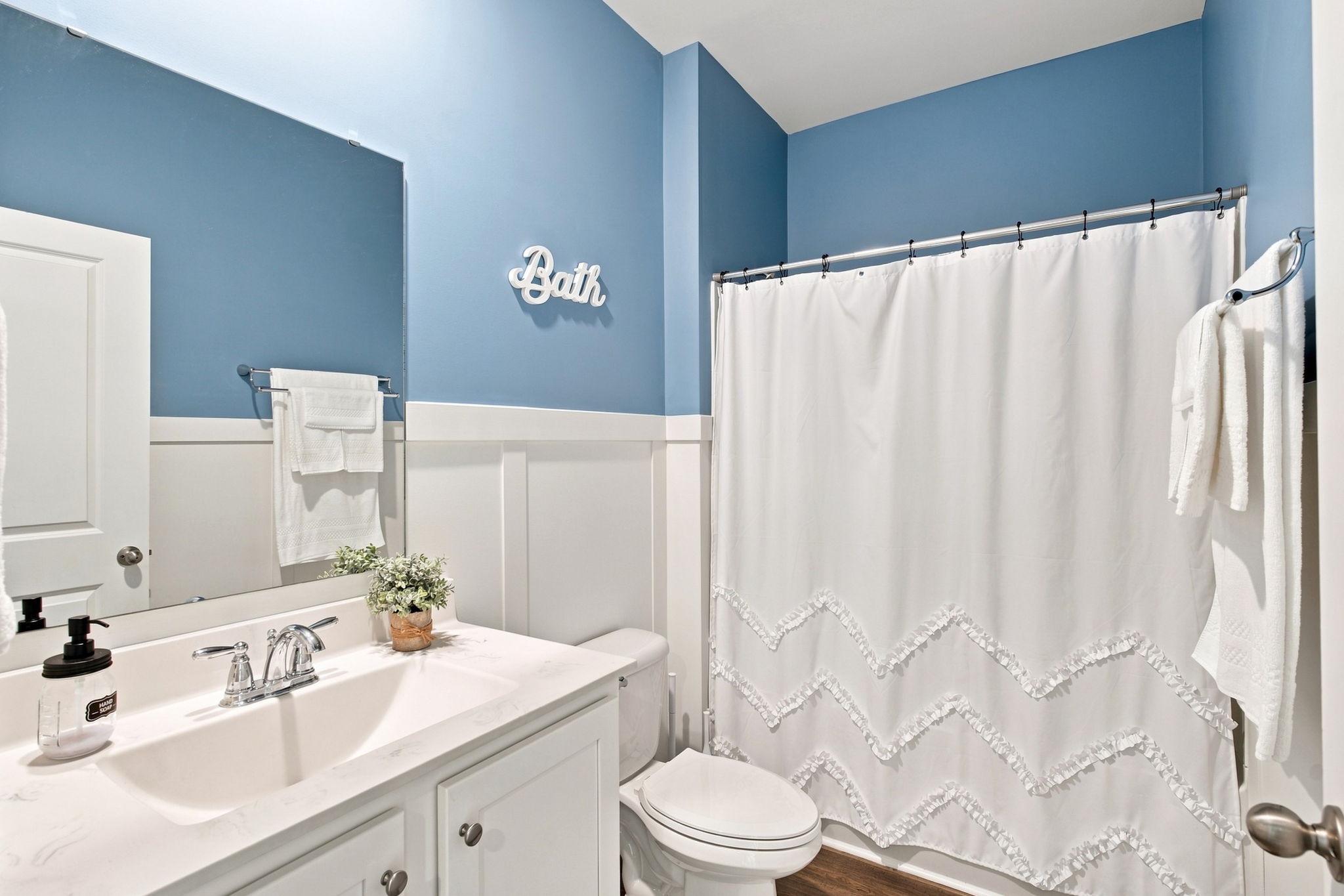 Full Guest Bathroom