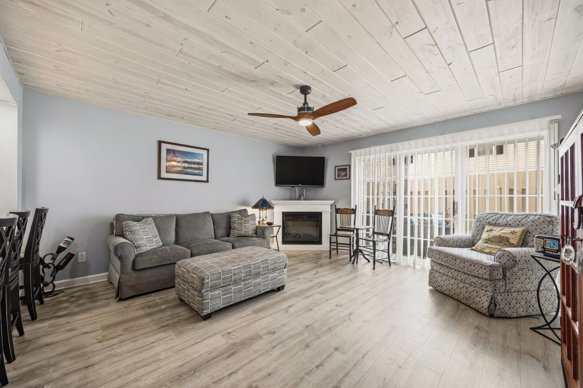 DJ.B. - 2522 Dahlia Way 60C, Columbus-15