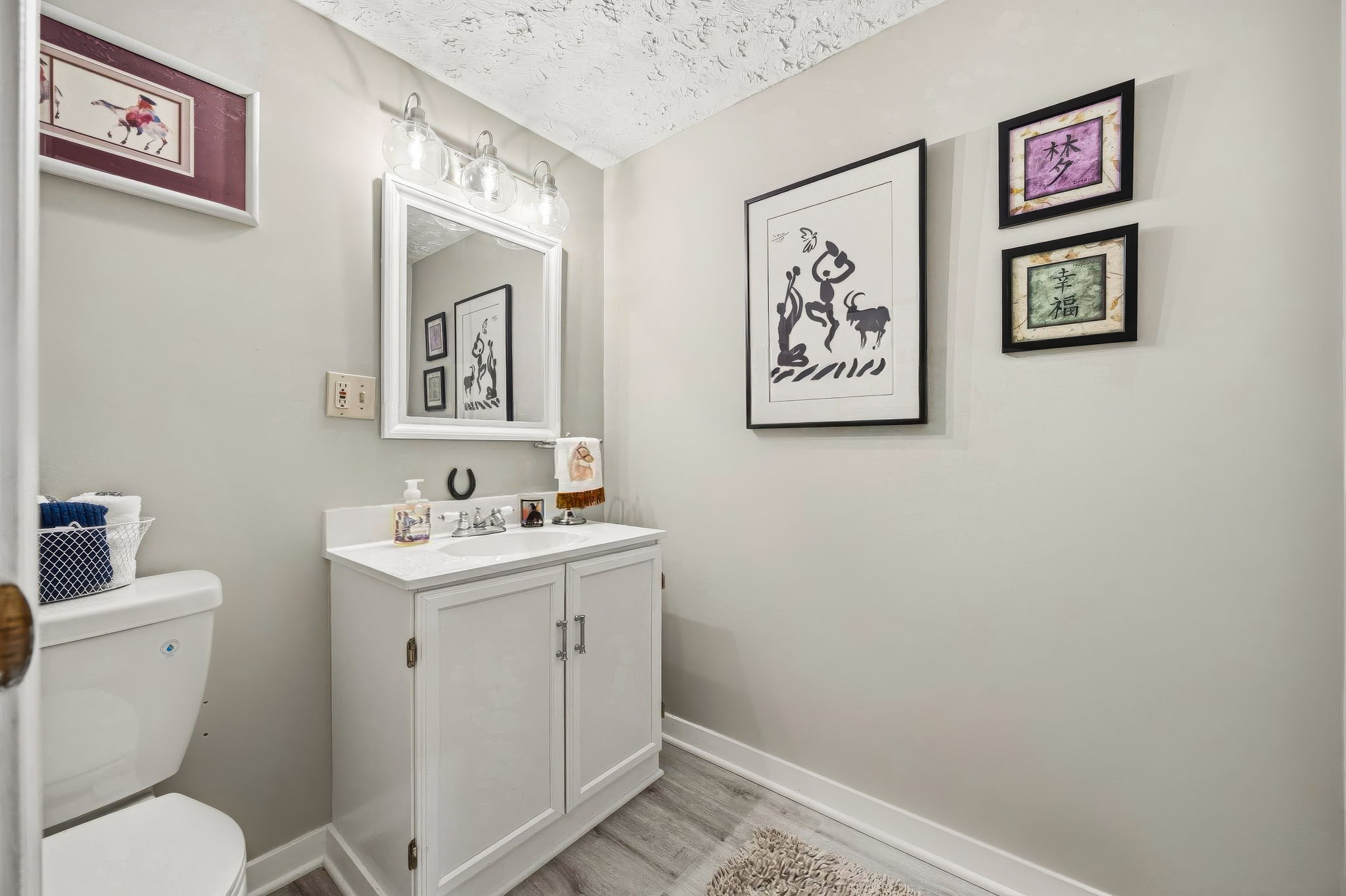 DJ.B. - 2522 Dahlia Way 60C, Columbus-28
