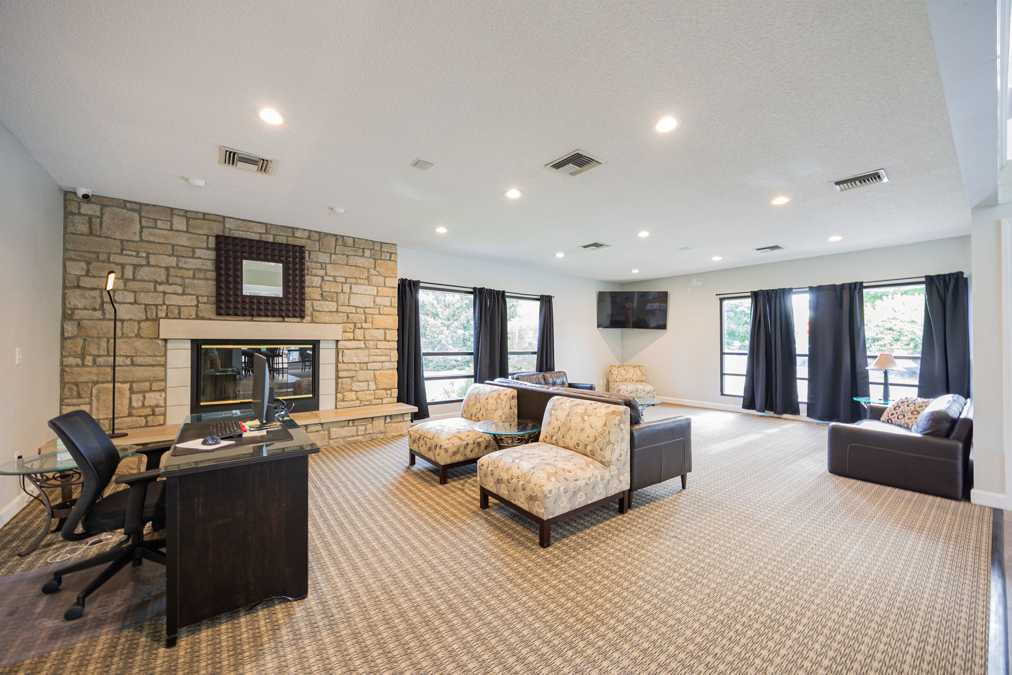 DJ.B. - 2522 Dahlia Way 60C, Columbus-54