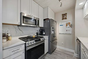DJ.B. - 2522 Dahlia Way 60C, Columbus-9
