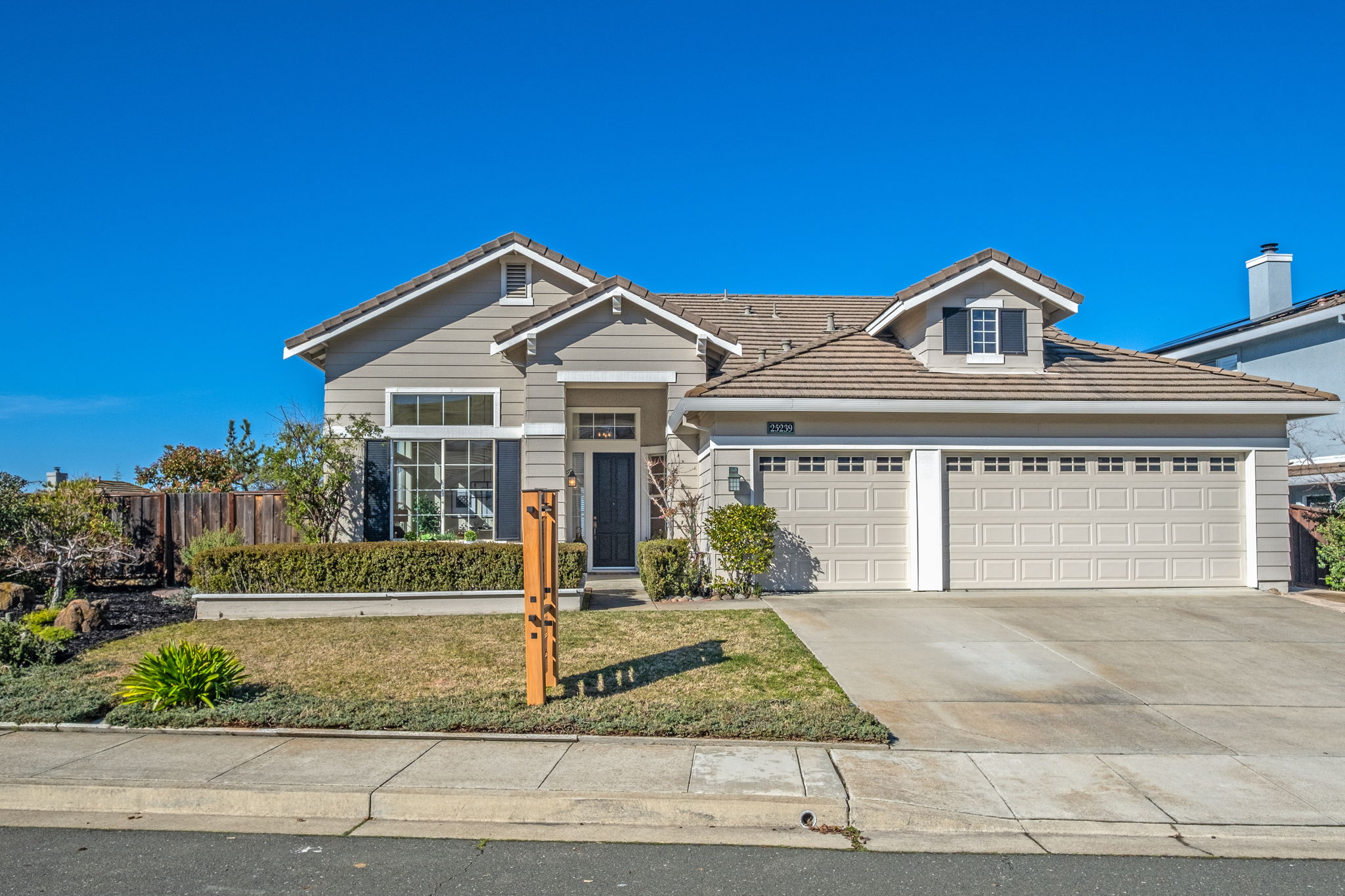 25239 Century Oaks Cir, Castro Valley, CA 94552 ALL ACCESS PHOTO