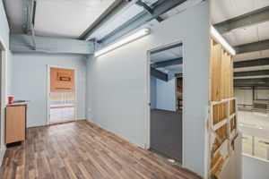  Photo 33