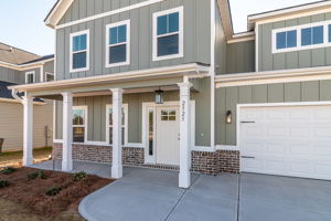 Front Porch/Entrance