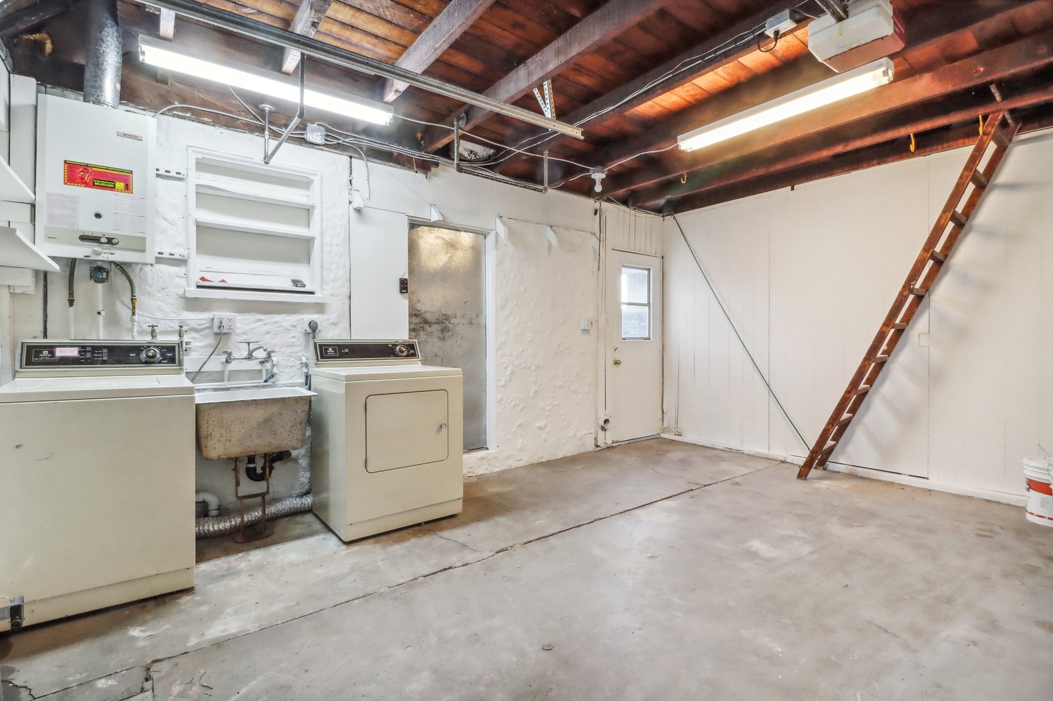 Garage w/ Direct House Access.  Laundry, loft.